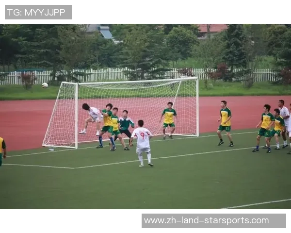 足球牛小龙的传奇之路：从草根少年到绿茵场上的明星球员